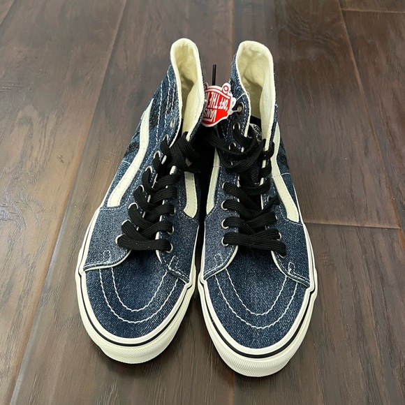 New without box Vans high top sneakers shoes women size 7.5 - Picture 2 of 6